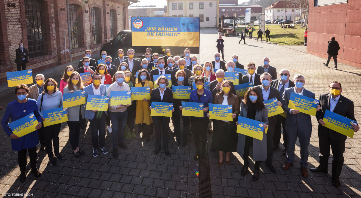 Die CDU/CSU-Fraktion im Bundestag trgt nun auch die Masken zugunsten der Ukraine-Hilfe aus Eichelhardt. (Foto: Privat)