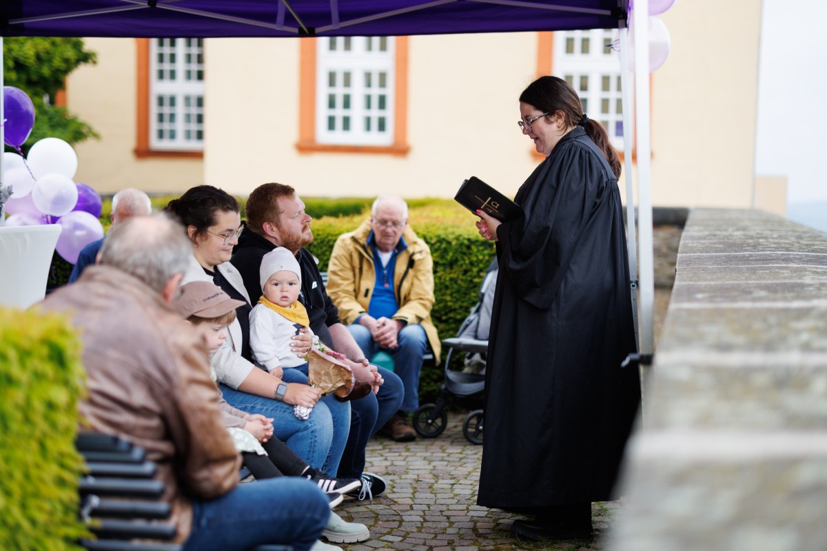 "Einfach heiraten": Spontane Trauungen unter freiem Himmel in Hachenburg