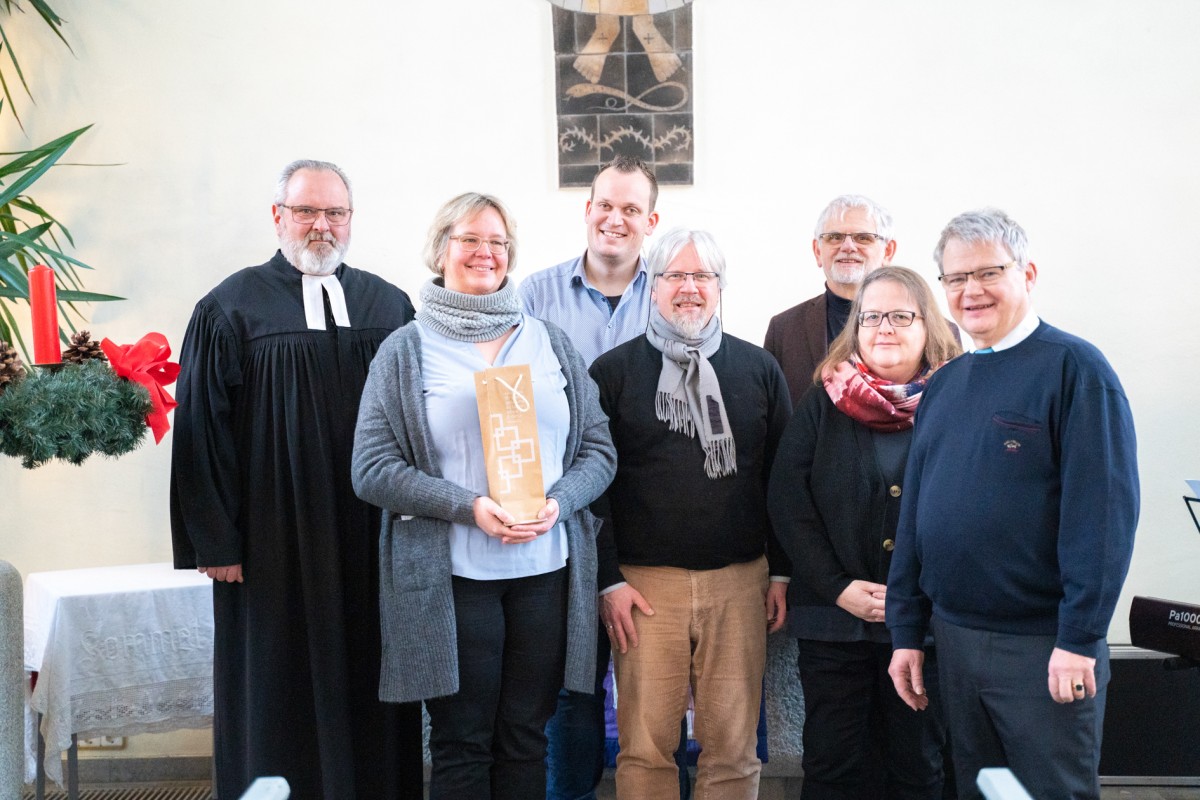 Das Foto zeigt (v. l.) Dekan Axel Wengenroth, Caterina Schmidt-Czelk, Nils Euteneuer, Pfarrer Stefan Thomanek, Pfarrer Friedhelm Ackva, Pfarrerin Swenja Mller und Pfarrer Michael Rother. (Foto: Hieu Duong)