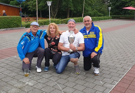 Eisstockschtzen holen den Pokal im Schwarzwald