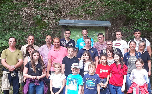 Der Wissener Elferrat ging mit Familien wandern. (Foto: Wissener KG)