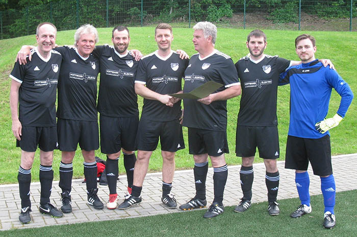 Die AH SG Ellingen sorgten fr torreiche Spiele beim Turnier in Melsbach. Von links: Ralf Schnorrenberg, Jrgen Huth, Thomas May, Kai Flade, Bernd Kambeck, Torsten Schmitt, Andreas Seel. Foto: Verein