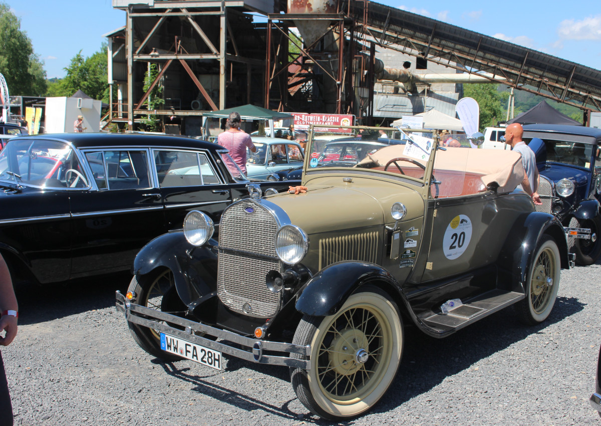 ber 1100 Old- und Youngtimer tummelten sich im Stffel-Park. (Fotos: Wolfgang Rabsch)