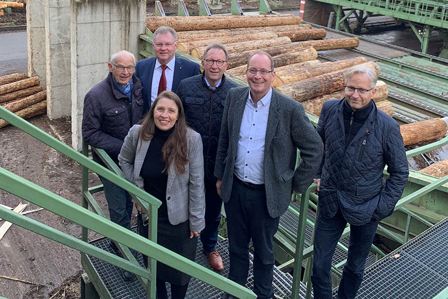 Auf dem vor Corona entstandenen Foto: Besuch von MdB Erwin Rddel beim Unternehmen I. van Roje & Sohn in Oberhonnefeld. Foto: Bro Rddel