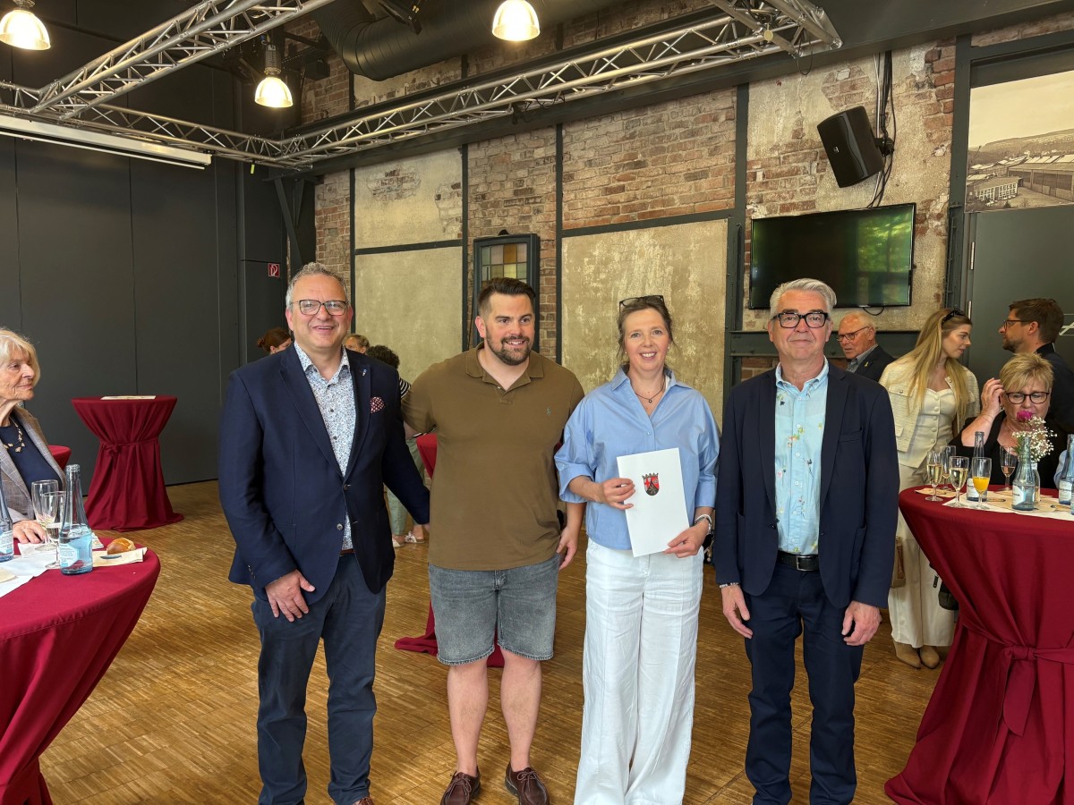 B�rgermeister Berno Neuhoff, Konrektor Benjamin Baldus, Rektorin Susanne Gemmecker und Schulrat J�rg K�tting. (Foto: VGV Wissen/B. Neuhoff)