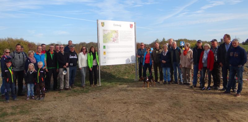 Wandergruppe bei der Erffnung des Erzwegs. Foto: privat