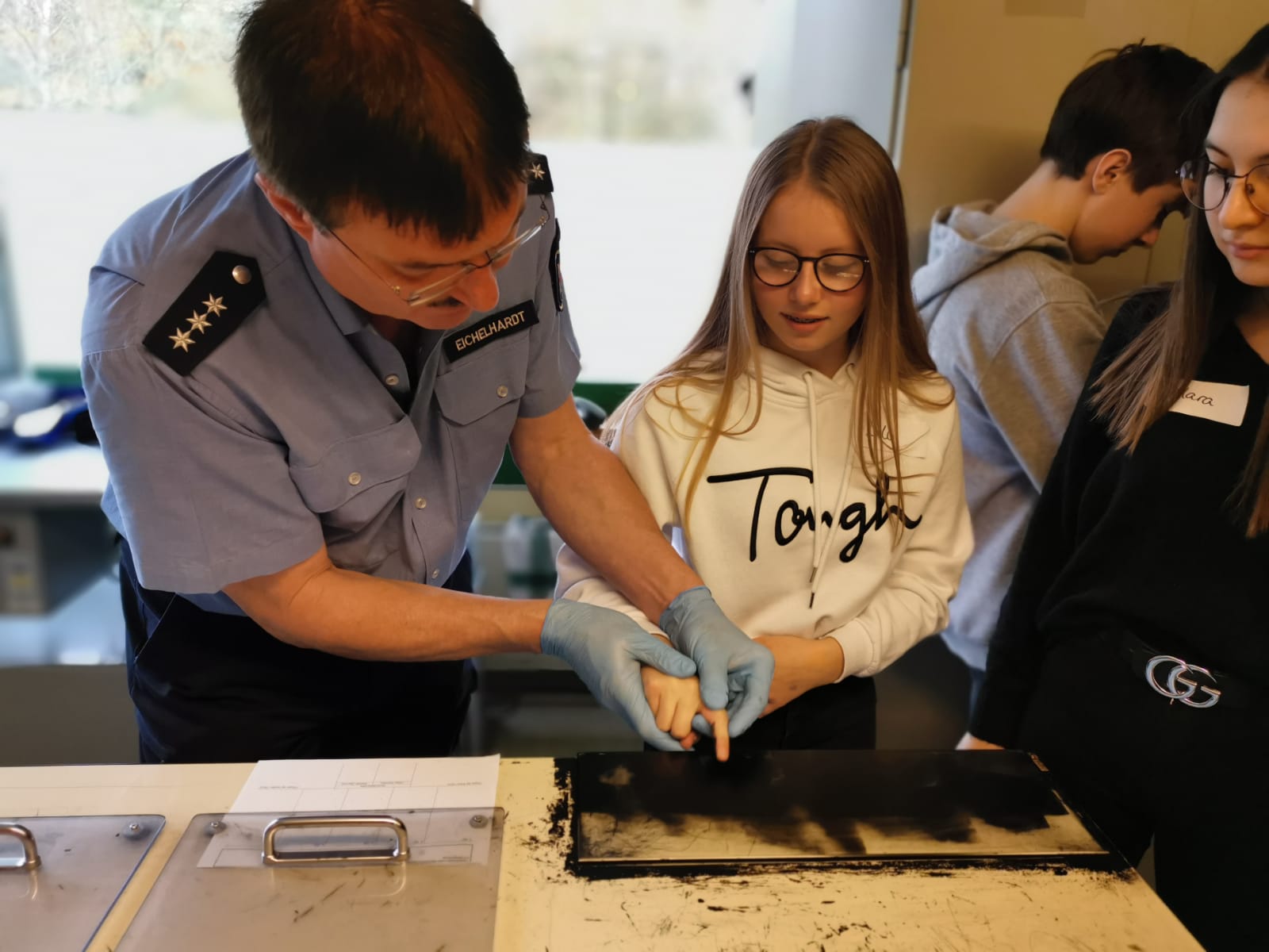 Die Schlerinnen und Schler konnten in die unterschiedlichsten Berufsfelder hinein schnuppern. (Fotos: Schule)