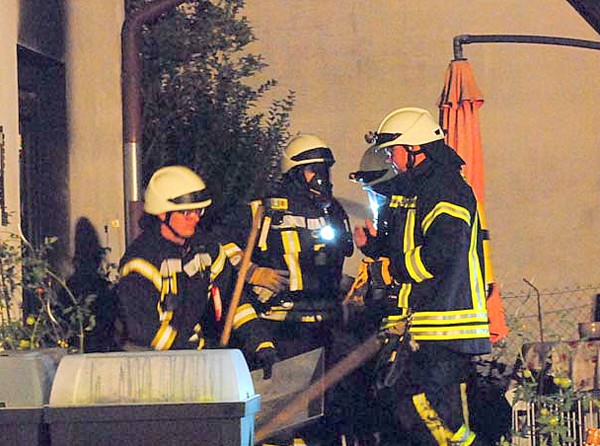 Brand in Flammersfeld: Hausbewohner erlitten leichte Rauchgasvergiftungen
