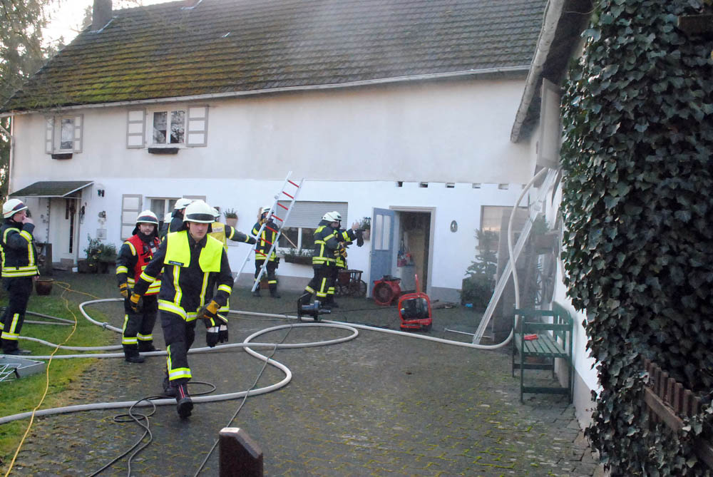 Brand in Scheunenanbau sorgt fr Groaufgebot der Feuerwehr