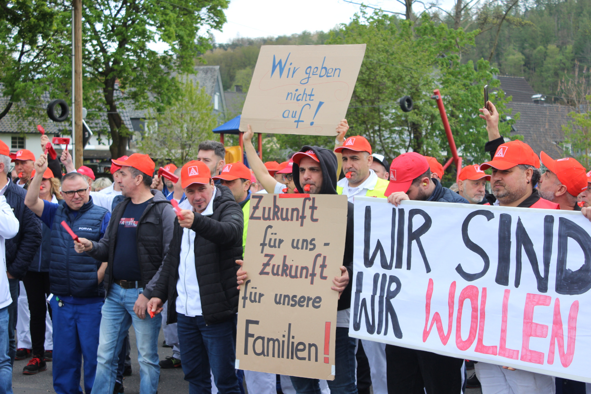 Auftakt der IG Metall Betzdorf Herborn bei Faurecia: Beschäftigte setzen Zeichen gegen Gerüchte