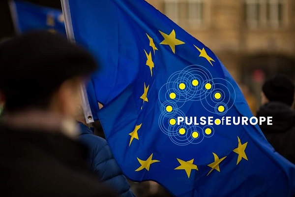 Pulse of Europe-Demonstration vor dem City-Parkhaus Neuwied 