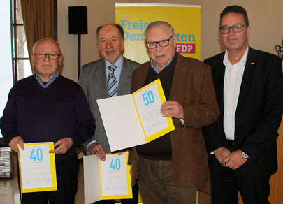 Ewald Edinger, Rainer Jung und Hans-Artur Bauckhage wurden vom Kreisvorsitzenden Christof Lautwein (von links) fr ihre langjhrige Parteizugehrigkeit geehrt. Fotos: anna