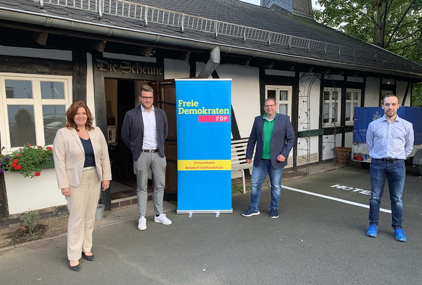 Von links im Bild: Sandra Weeser (Mdb), Joscha Mockenhaupt, Florian Baldus und Jannik Blhser (nicht mit auf dem Bild: Jenny Schneider)