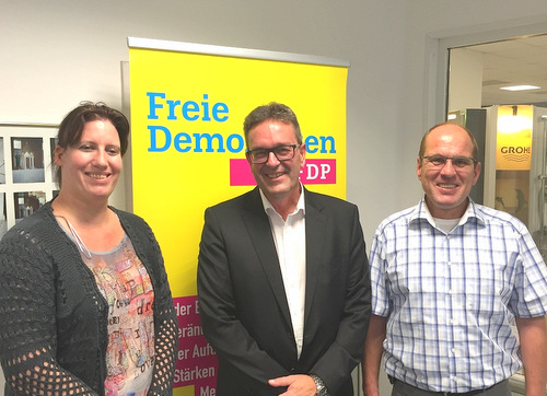 Die Kommunalwahlen 2019 im Fokus haben die Wissener FDP-Vorsitzende Constanze Neibach, Kreisvorsitzender Christof Lautwein und der stellvertretende Wissener FDP-Vorsitzende Thomas Klschbach. (Foto: FDP) 