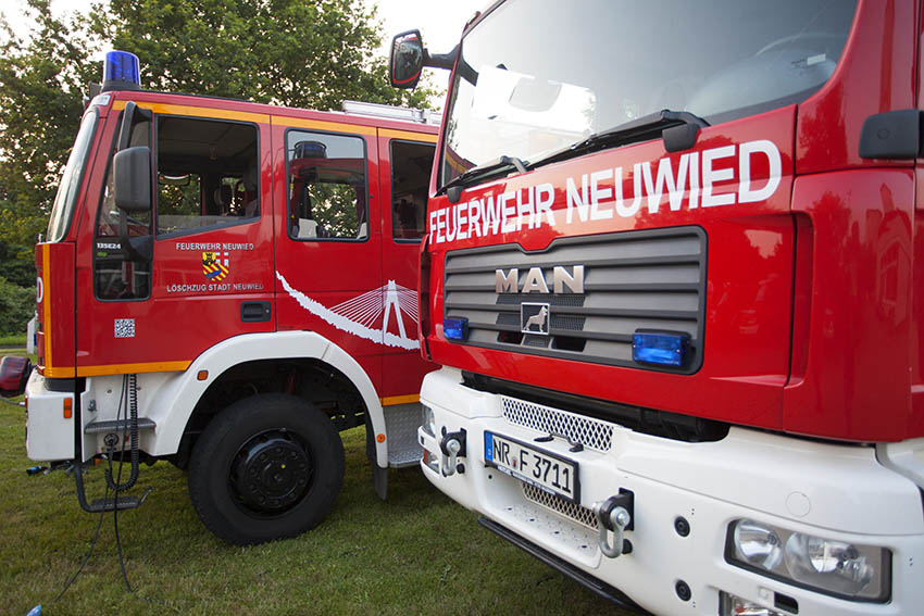 Brand in einer Fertigungshalle in Irlich