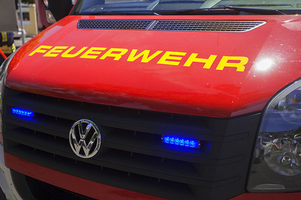 Brand einer Hecke und einer Tanne  Brandstiftung?