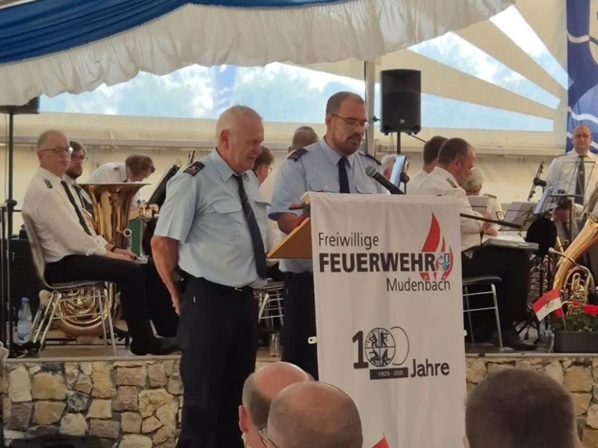 Zum 100-jhrigen Jubilum hatten zahlreiche Gste den Weg ins Festzelt gefunden. (Foto: FFW Mudenbach)