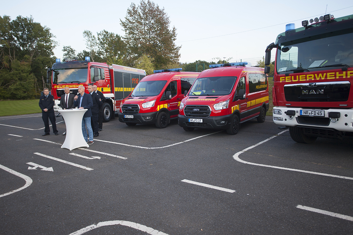 Vier Fahrzeuge wurden offiziell in Dienst gestellt. Fotos: Feuerwehr VG Puderbach