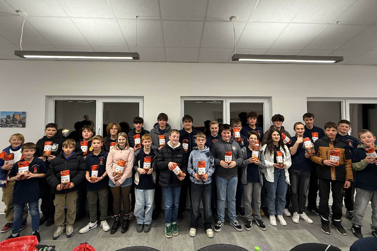 Fotos zeigen die Mitglieder der Jugendfeuerwehr. Fotos:  Feuerwehr VG Puderbach/Maik Koepke