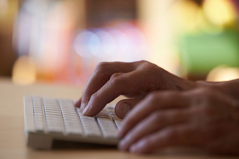 Die Kreisvolkshochschule bietet im Januar einen Grundlagen- und einen Aufbaukurs zur Internetnutzung fr so genannte Silver Surfer an. (Foto: Frey)