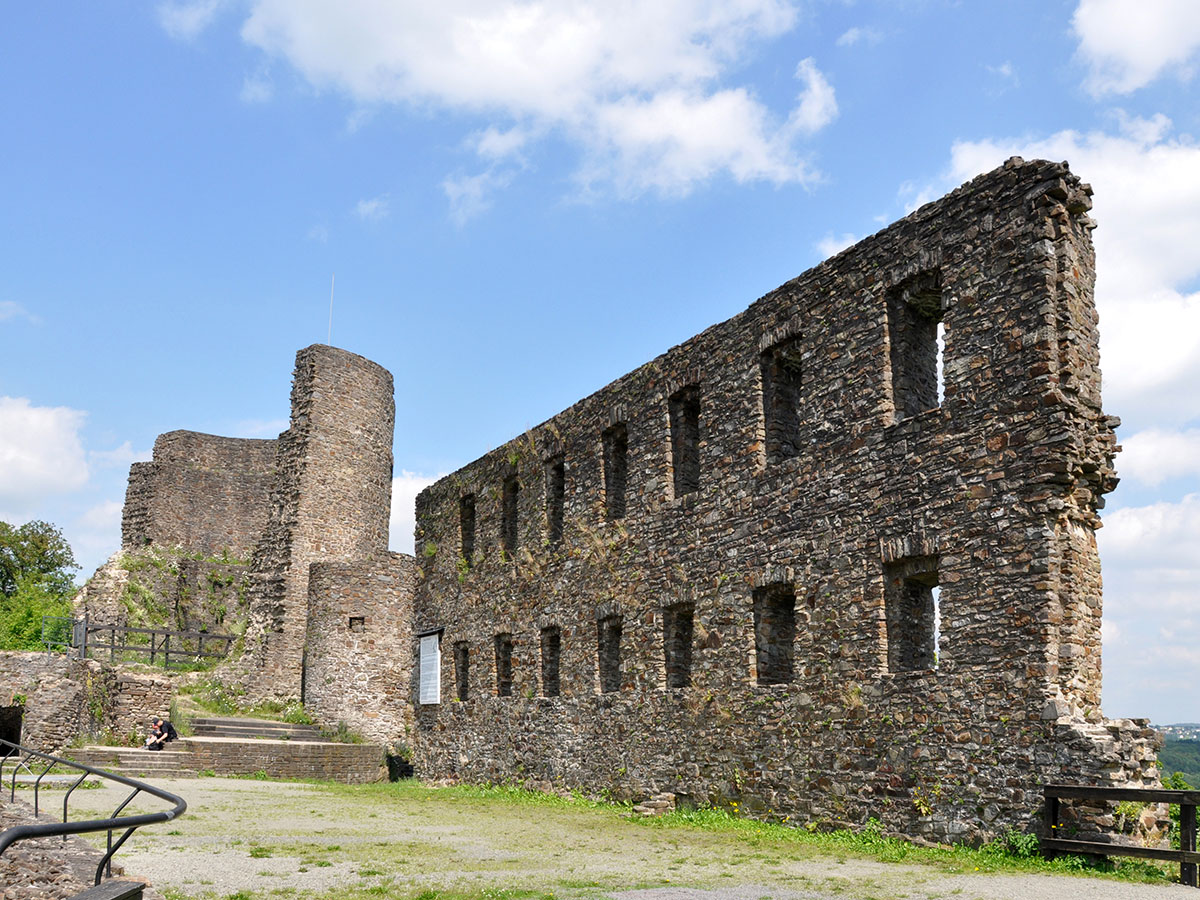 Burgruine Windeck: Mittelalterliches Wahrzeichen mit Ritterromantik und Panoramablick