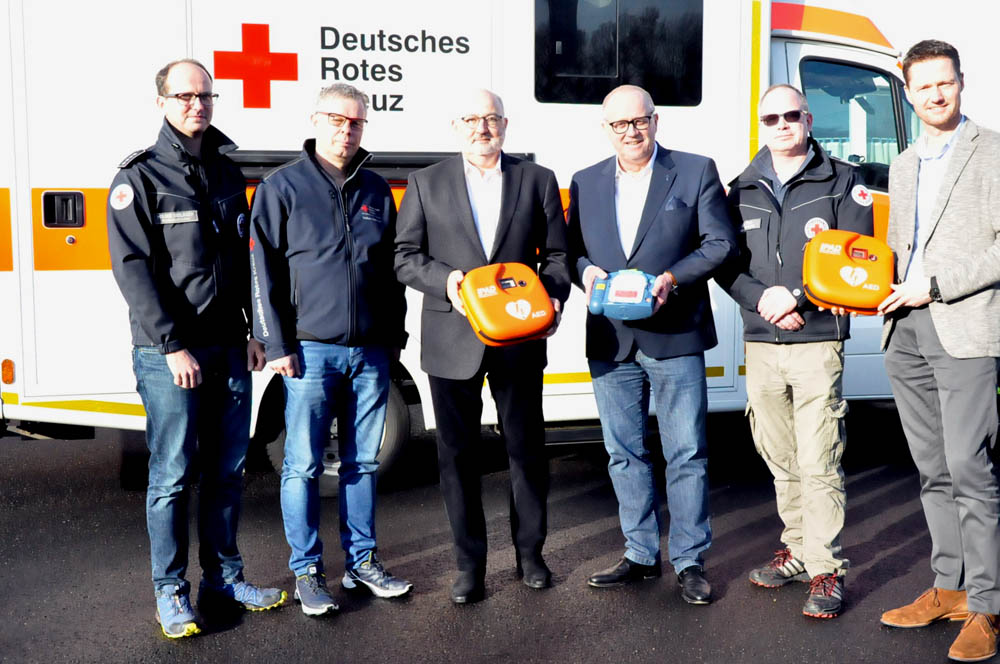 First Responder Altenkirchen freuen sich ber drei neue AED