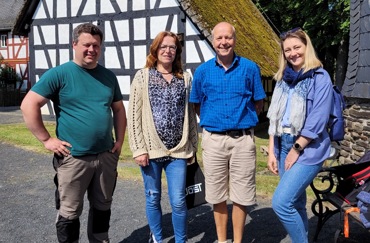 Dr Moritz Jungbluth, Regina Klinkhammer., Ulrich Helmer und Iryna Fust im Museum. (Foto: privat)