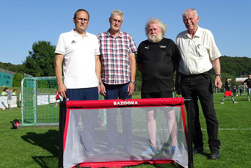 Gste beim FUNio-Festival in Gemnden waren: v.l. Marco Horn, JL SV Gemnden, Heinz Salzer KJL WW/S, Uwe Rder, Jgd. Staffelleiter WW/S, Peter Lipkowski, VJA-Vorsitzender Fuballverband Rheinland. Fotos: Willi Simon