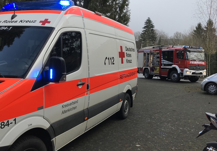 Der Rettungsdienst des DRK war ebenfalls im Einsatz. (Fotos: Feuerwehr Hamm/Sieg)