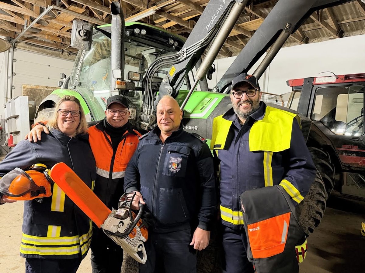 Forstwirtschaftsbetrieb Christof Wiederstein unterst�tzt Feuerwehr mit Profi-Kettens�ge