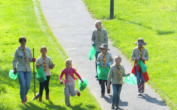 Helfer aller Generationen packten bei den bisherigen fnf Freiwilligentagen in der Verbandsgemeinde Wissen mit an. (Foto: Verbandsgemeinde Wissen)