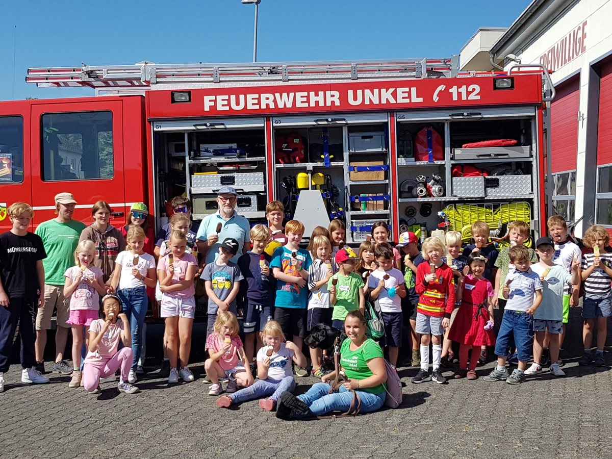 Begeistert waren die Pnz der Unkeler Ferienfreizeit im vergangenen Jahr bei ihrem Besuch der Feuerwehr  (Foto: A. Muhoff)
