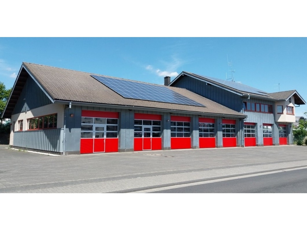 Effizienzsteigerung bei der Feuerwehr: Neue Rolltore in Hachenburg