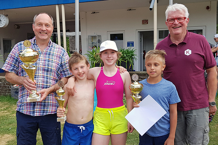 Das Ende des Family -&-Fun-Tages im Freizeitbad Grafenwerth  links: Hans-Joachim Lampe-Booms (Betriebsleiter Bad Honnef Bder) und Peter Hurrelmann (rechts). Foto: privat