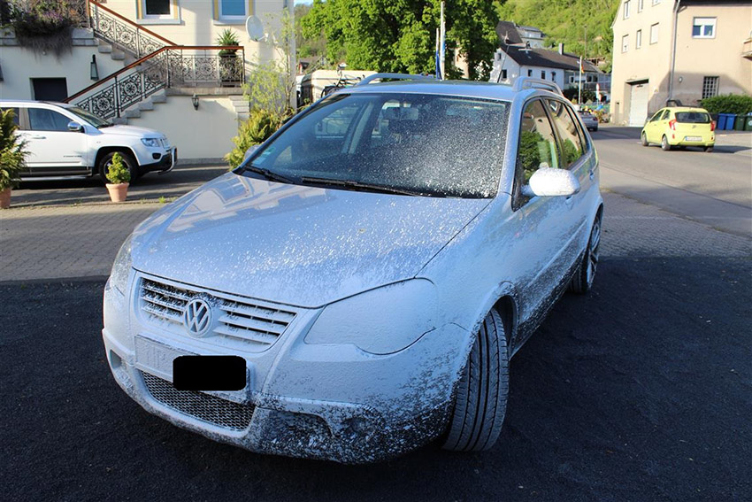Den PKW hat es bös erwischt. Fotos: Polizei
