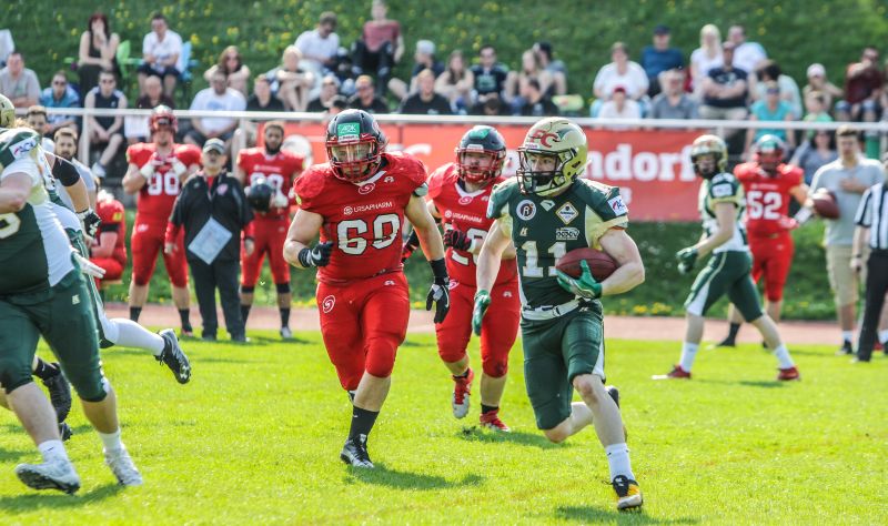 Farmers versus Hurricanes: US-Running-Back Zain Gower (am Ball) Foto: fischkoppMedien