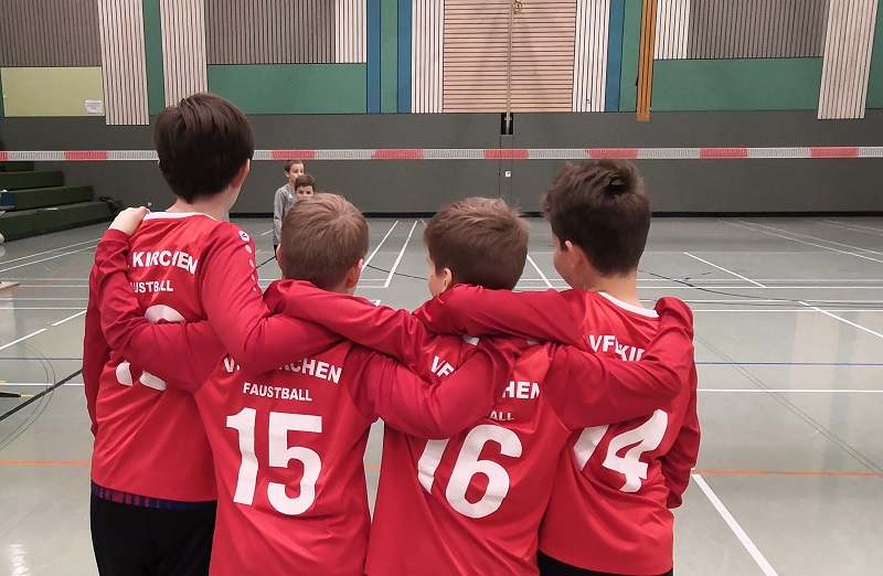 Ein starkes Team: Die U12-Faustballer des VfL sind auch nach zwei Spieltagen ungeschlagen auf Titelkurs. (Foto: Jan Brendebach)