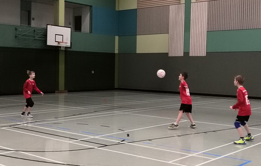 Die U12 des VfL Kirchen wurde Landesmeister in der Verbandsliga (v.l.: Noah Hse, Till Naber, Tobias Rathmer). (Foto: Jan Brendebach)