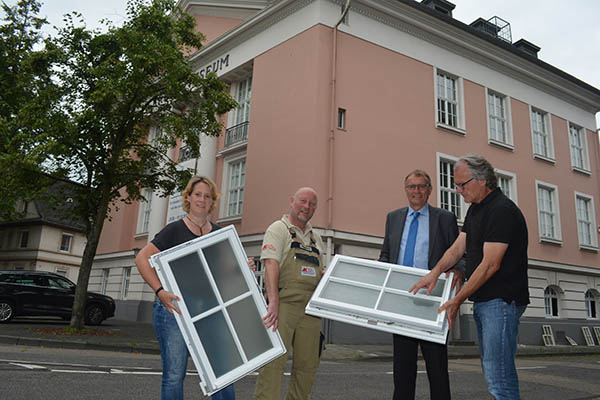 Erneuerung Fenster am Roentgen-Museum abgeschlossen