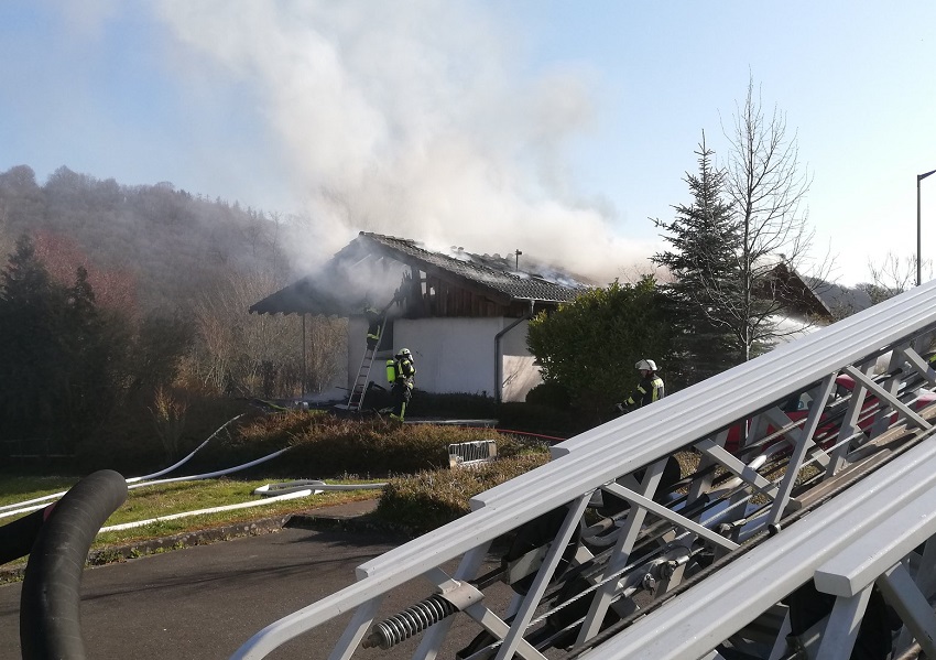 Einfamilienhaus in Etzbach stand in Flammen