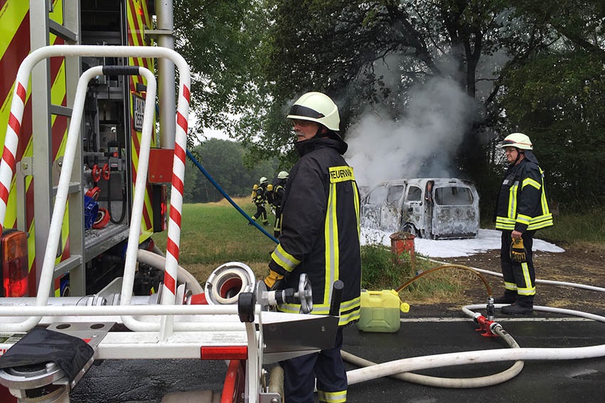 Hauptaufgabe der Feuerwehren ist die Brandbekmpfung und bei diesen Einstzen, wenn erforderlich, die Rettung von Menschen. (Foto: Archiv/Feuerwehr)