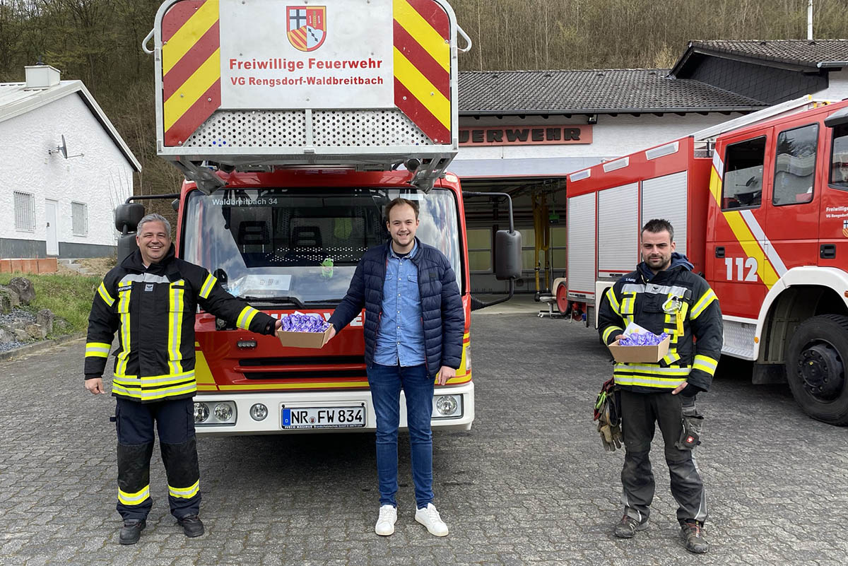 Osterhasen fr Feuerwehr und DRK Waldbreitbach