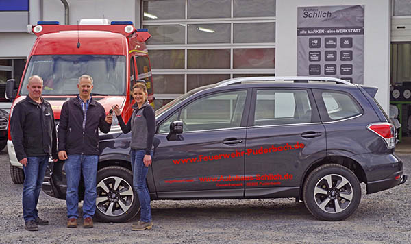 Autohaus Schlich untersttzt die Feuerwehr Puderbach