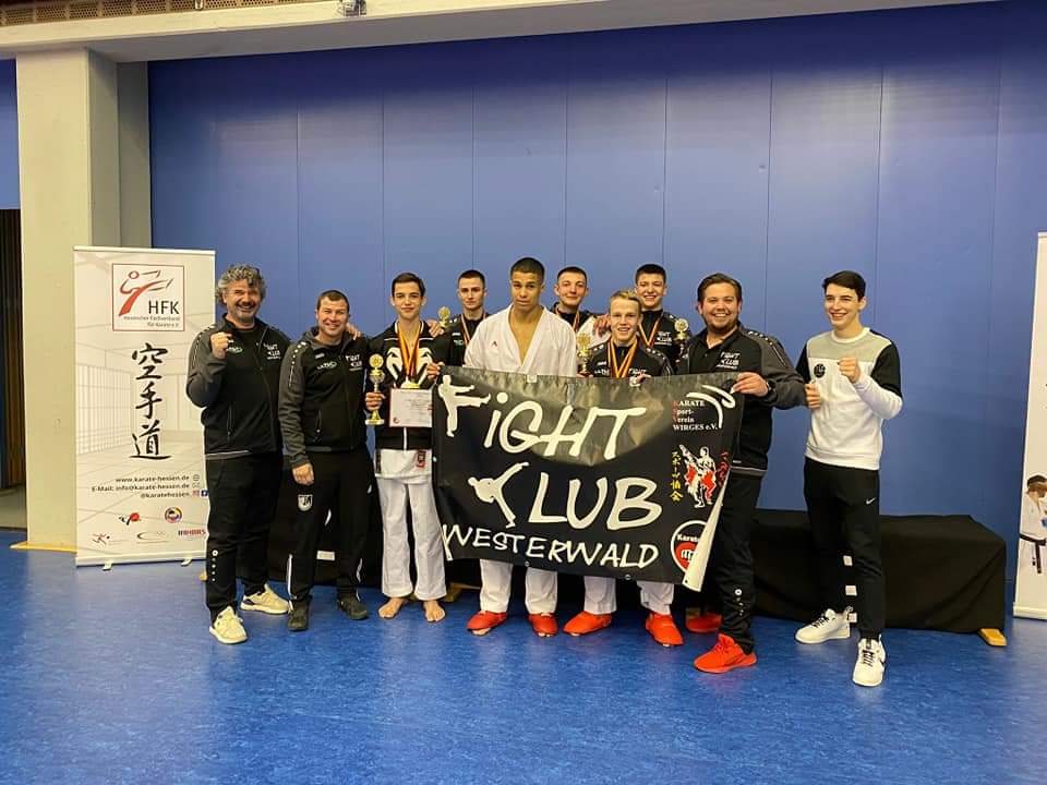 Als Wettkampfgemeinschaft "FightClub Westerwald" holte sich die SG Anhausen gemeinsam mit dem Karate-Club-Puderbach und dem KSV-Wirges 21 Medaillen. (Fotos: privat)