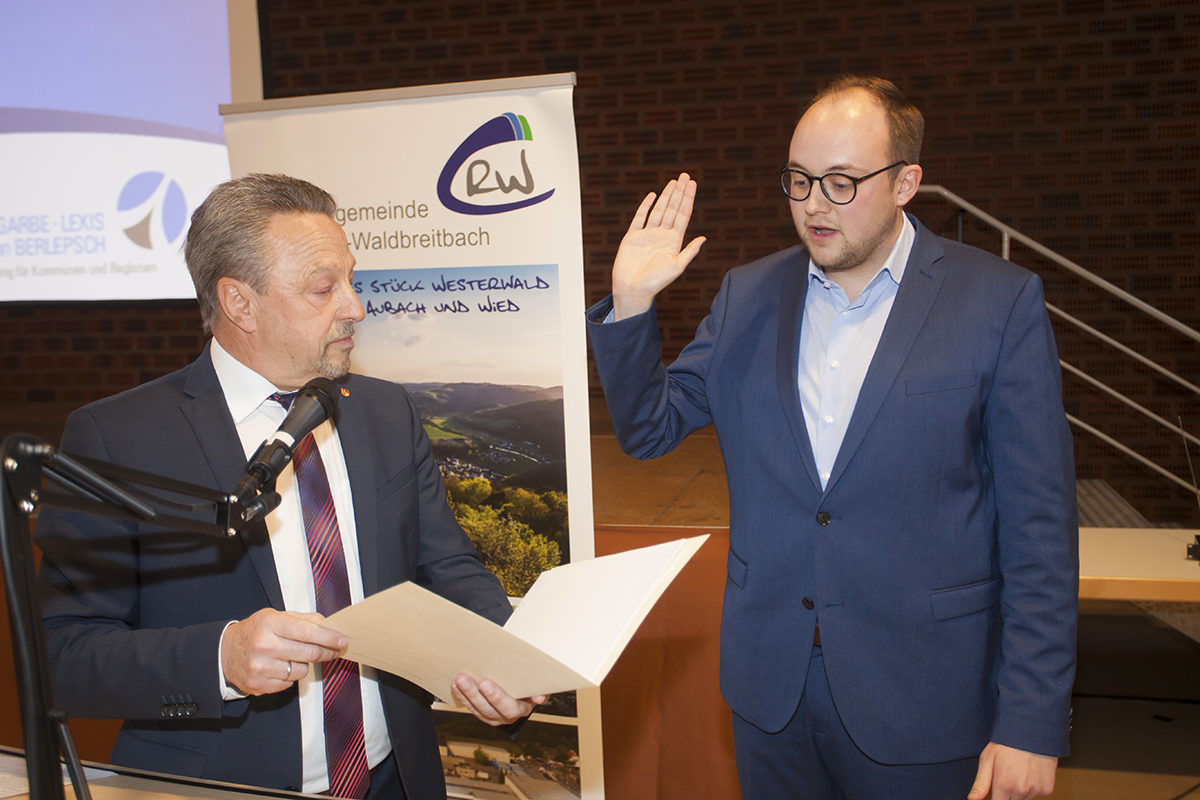 Pierre Fischer wird als neuer Erster Beigeordneter vereidigt. Fotos: Wolfgang Tischler