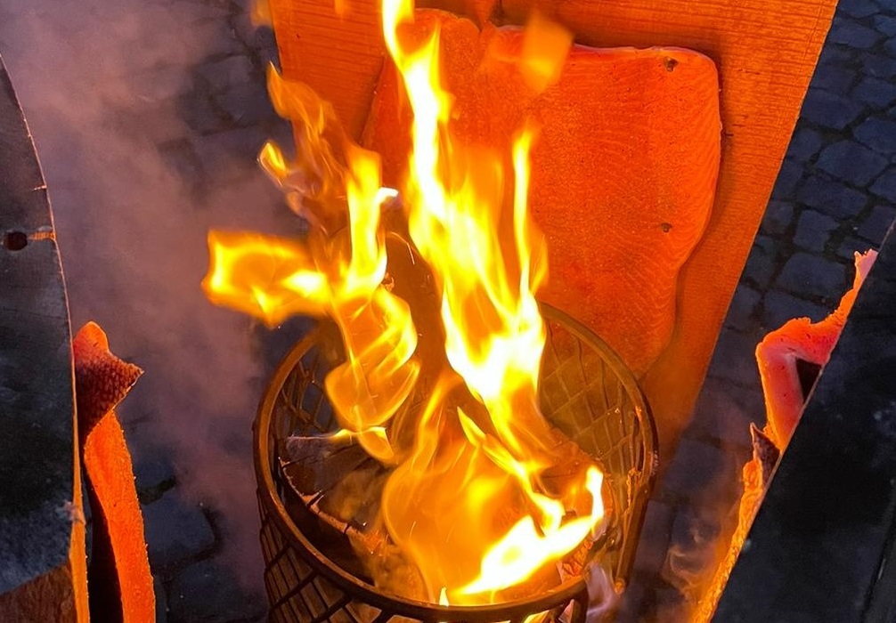 Flammlachs vom Wintergrill (Foto: privat)