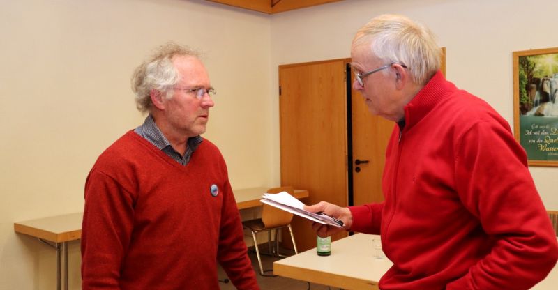 Rege Diskussion in Kleingruppen nach dem Vortrag. Fotos: Willy Strunk