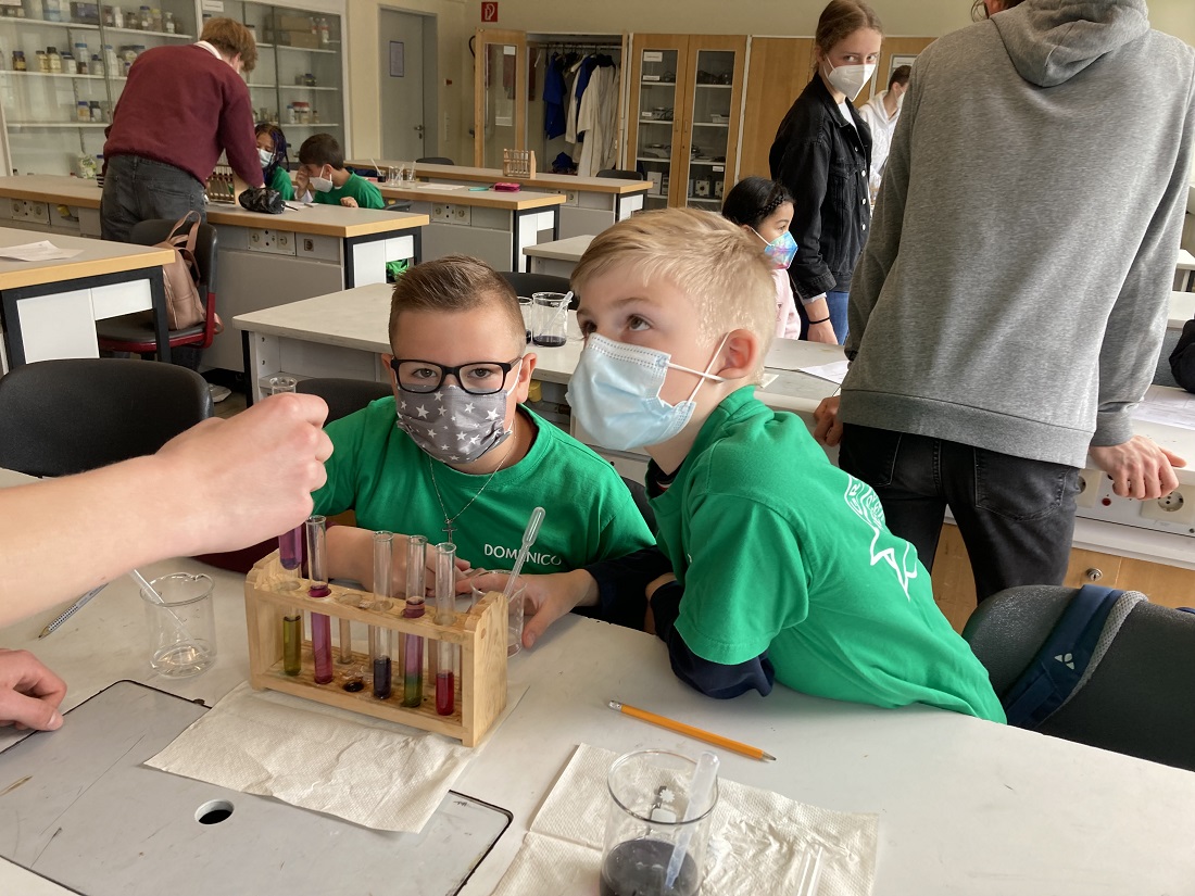 Kleine Forscher am Werner-Heisenberg-Gymnasium