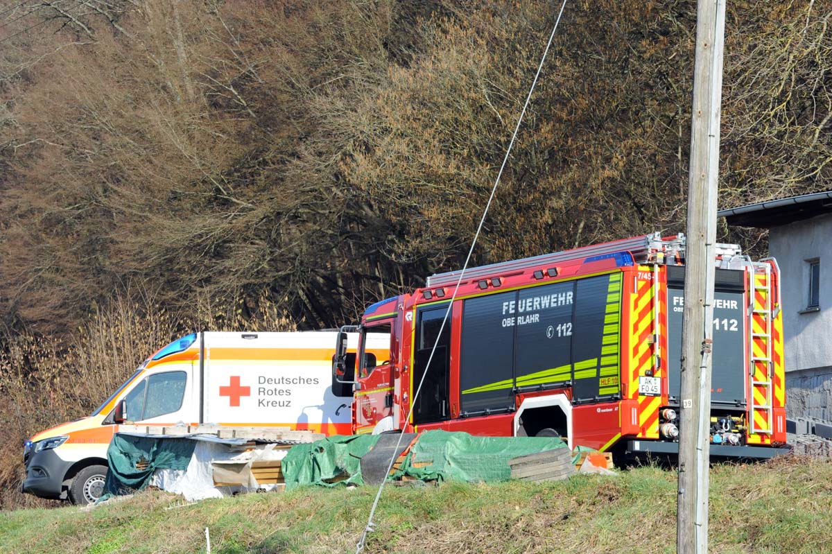 Eingeklemmt bei Forstunfall in Burglahr: Feuerwehr muss Schwerverletzten freischneiden