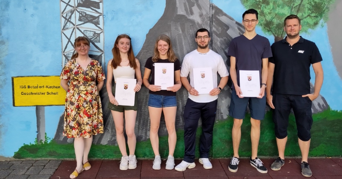 Sieben Schlerinnen und Schler der Jahrgangsstufe 12 der IGS Betzdorf-Kirchen Geschwister Scholl haben den schulischen Teil der Fachhochschulreife geschafft. (Foto: IGS)